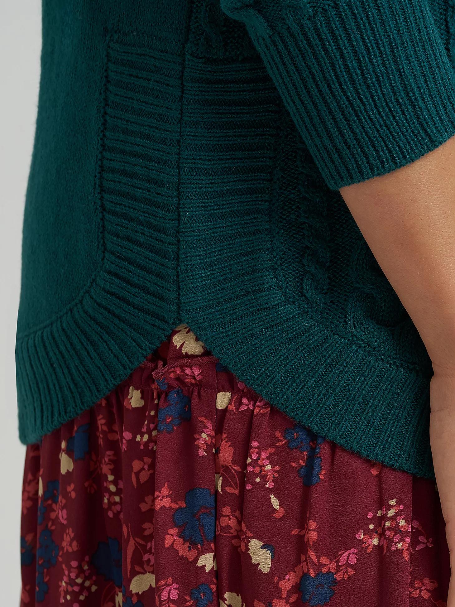 Women's Curved Hem Cable Knit Sweater | Women's Tops & Tees | Lee® Product Image