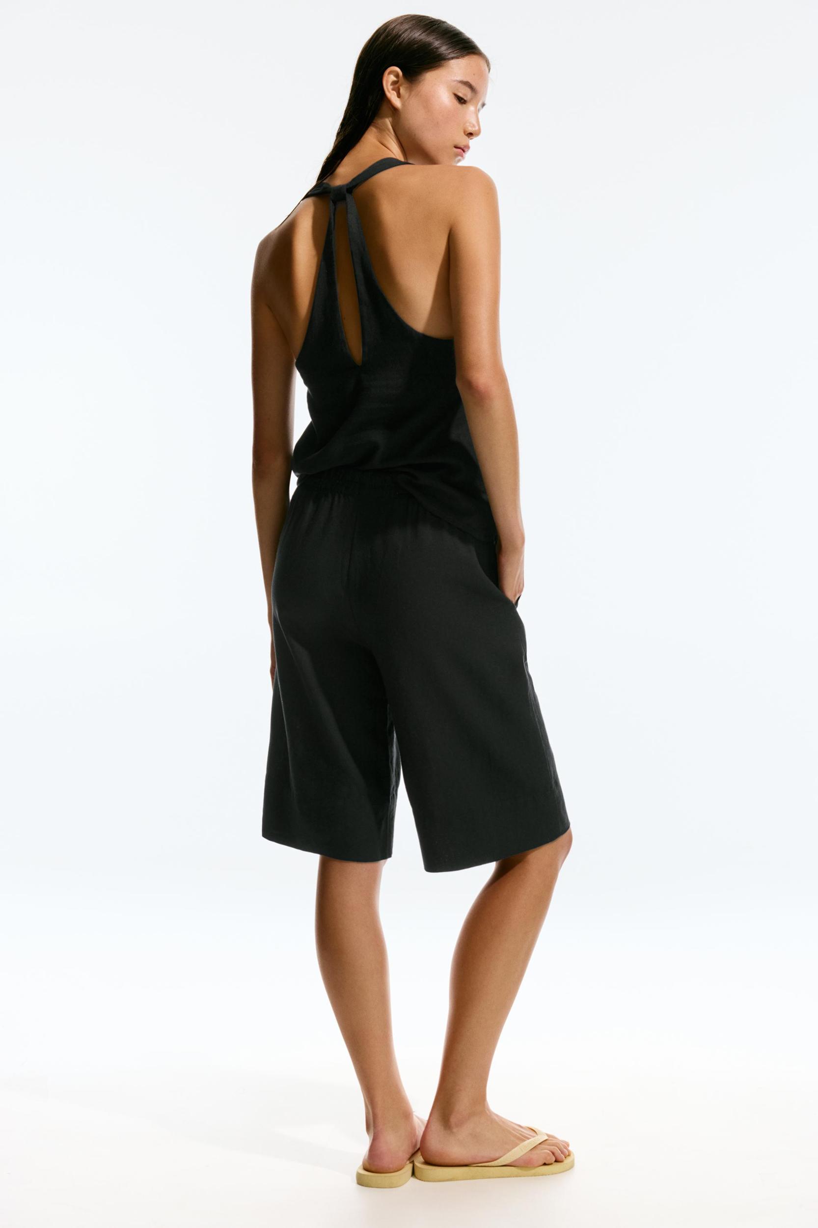 Linen Bermuda shorts Product Image