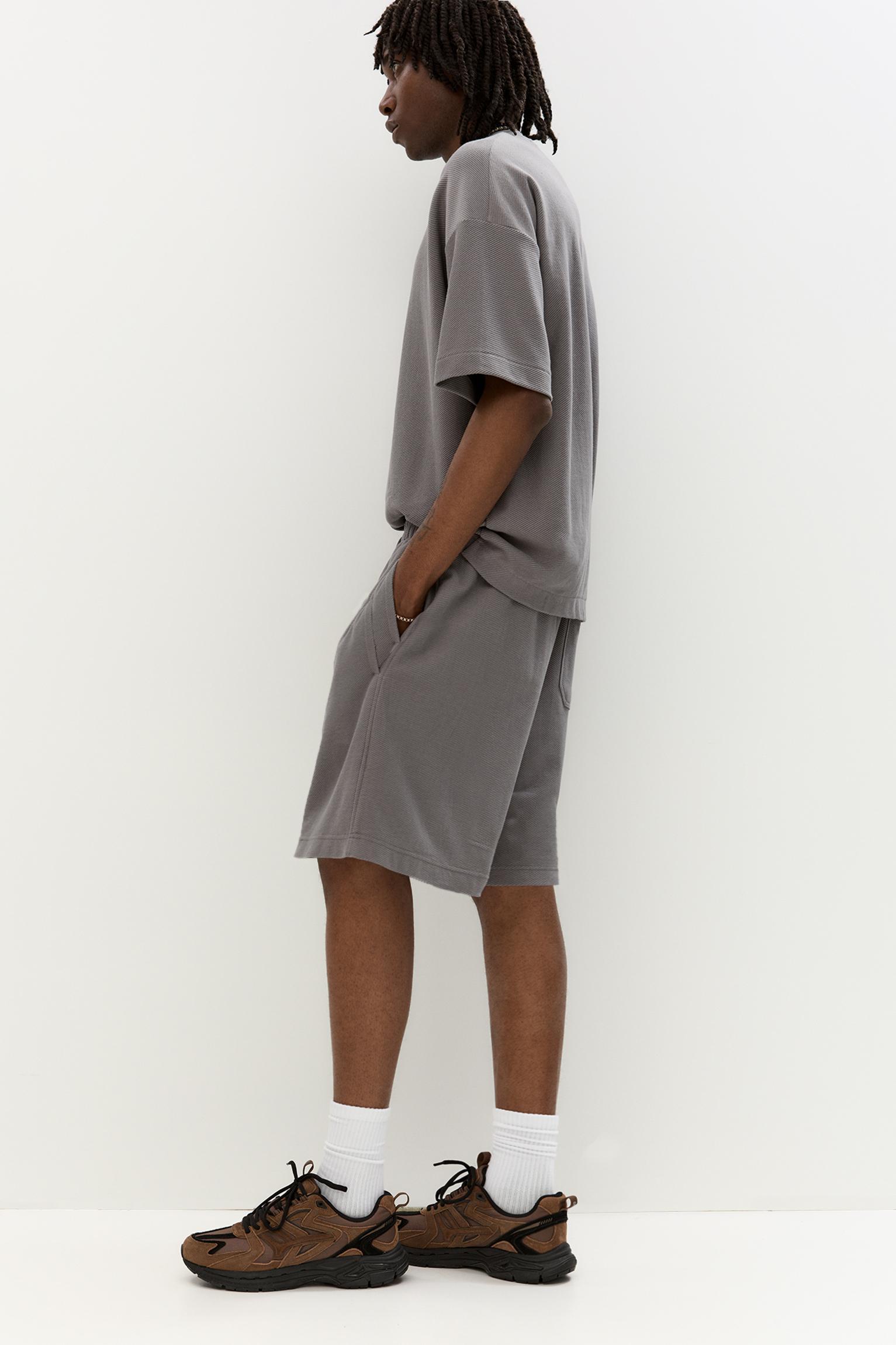 Diagonal textured Bermuda short sweatpants Product Image