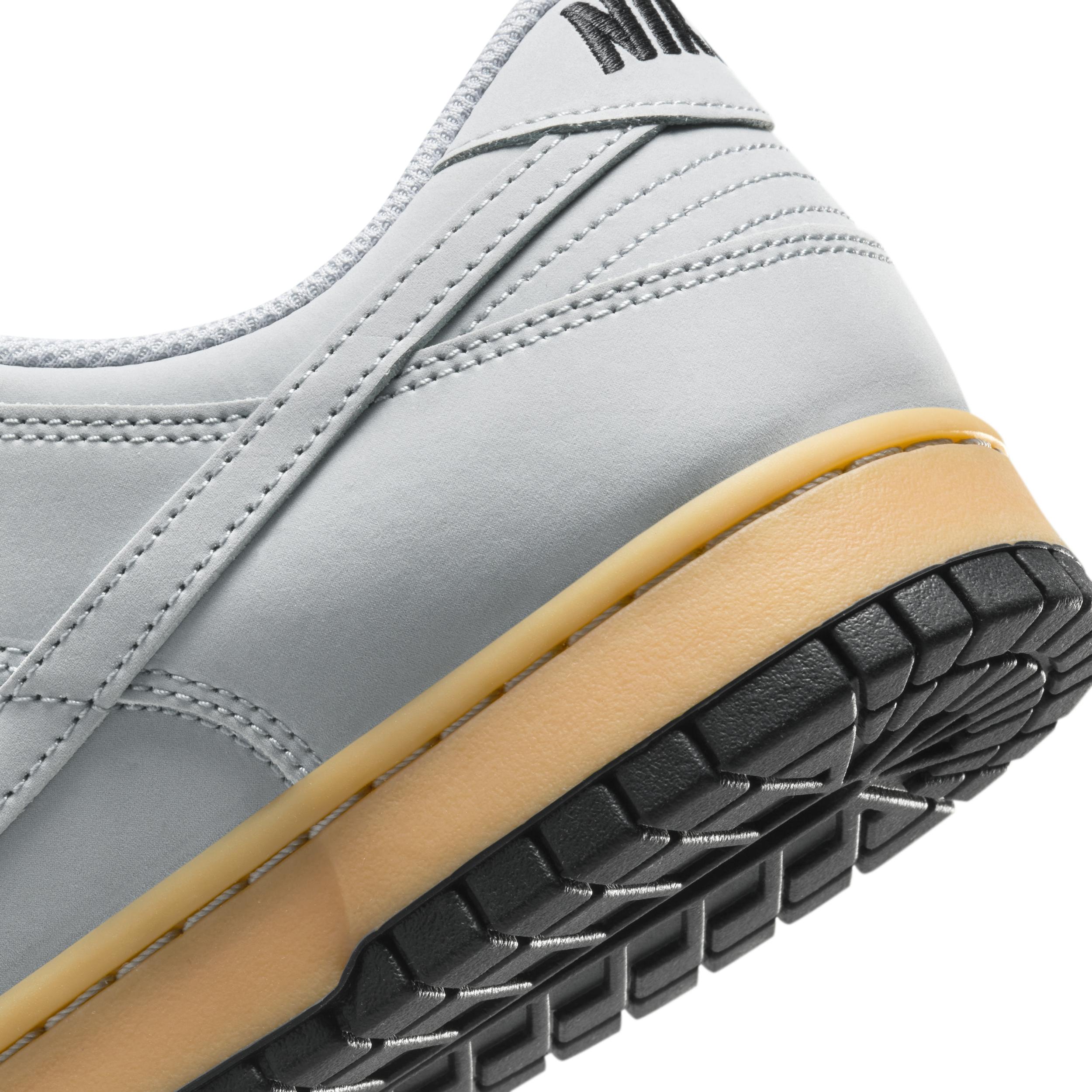 Nike Men's Dunk Low Retro SE Shoes Product Image