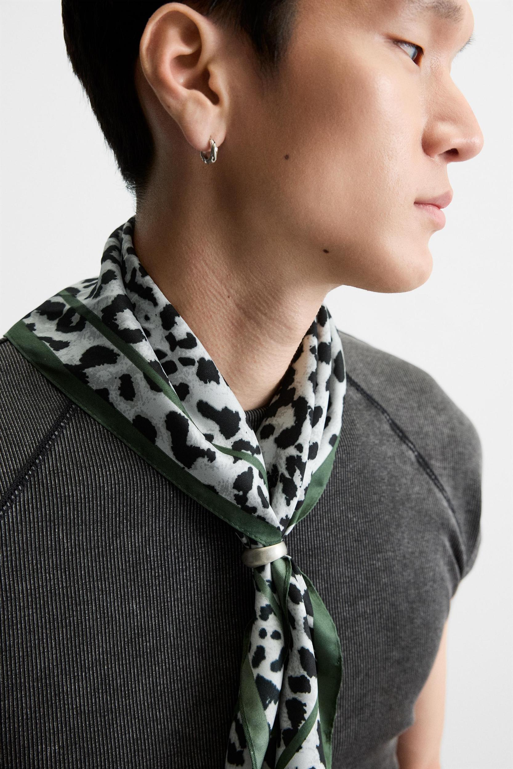 ANIMAL PRINT BANDANA Product Image