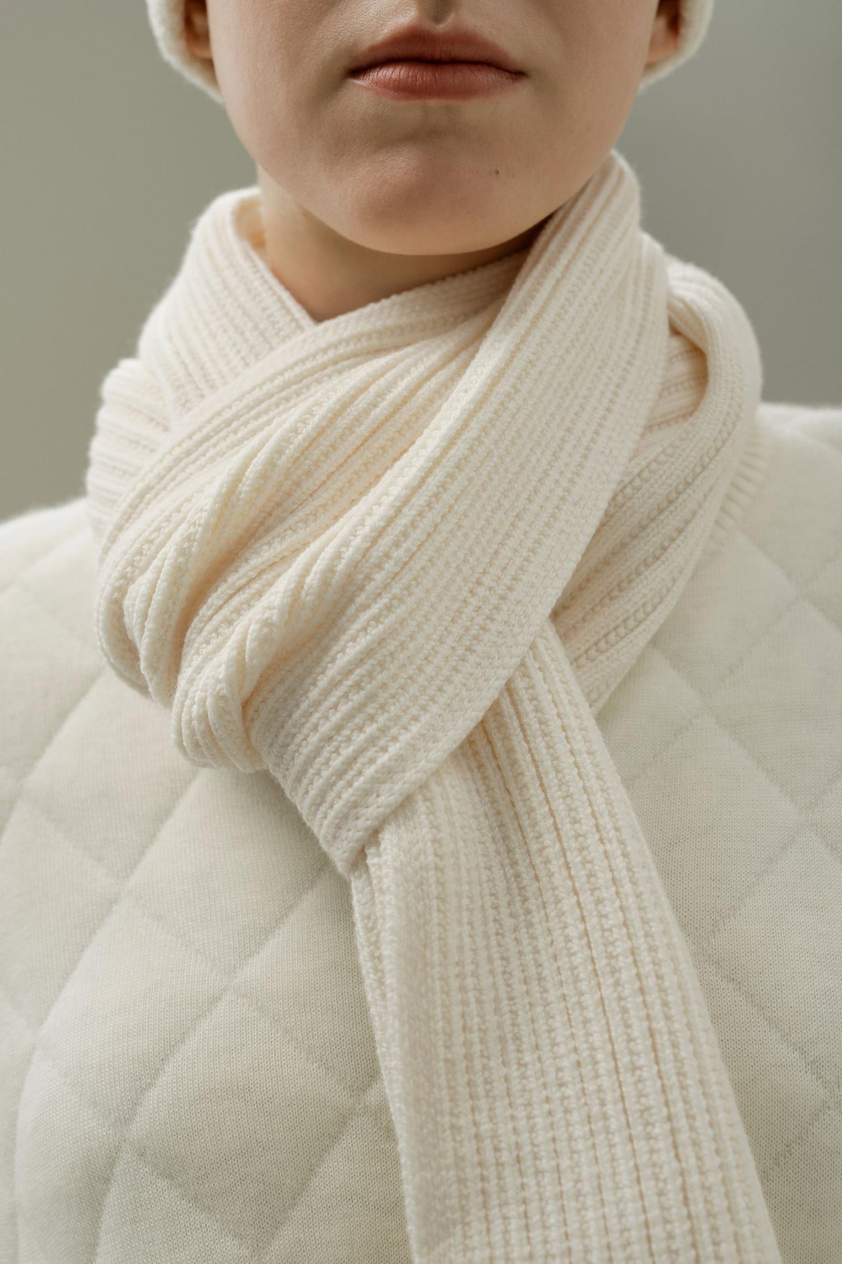 Merino Wool Rib & Knot Scarf Product Image