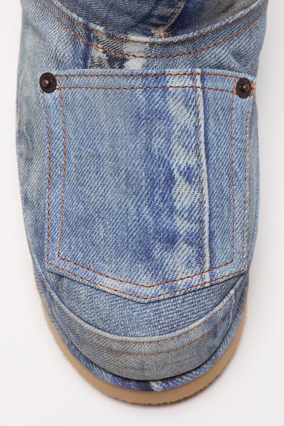 Low boots printed leather Product Image