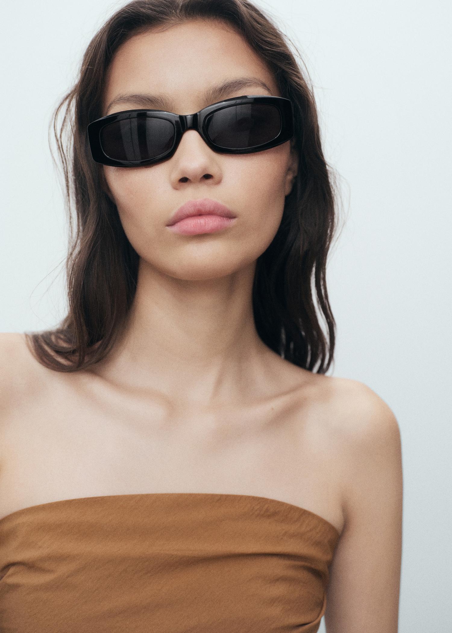 Asymmetrical strapless top - Women | MANGO USA Product Image