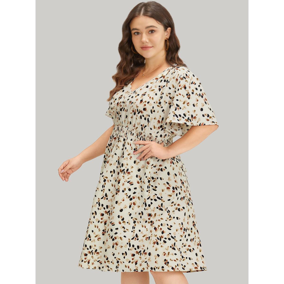 Plus Size Allover Print Shirred Pocket V Neck Dress Apricot Women Office Printed V-neck Short sleeve Curvy Knee Dress BloomChic 14-16/1X Product Image
