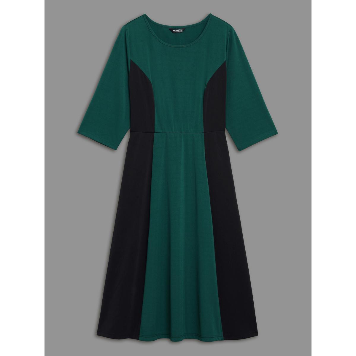 Plus Size Crew Neck Color Contrast Patchwork Dress DarkGreen Women At the Office Contrast Knit Dresses Bloomchic 28/5X Product Image