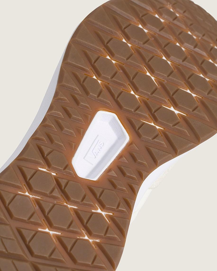 UltraRange 2.0 Shoe in Off White / Black| Vans US Product Image