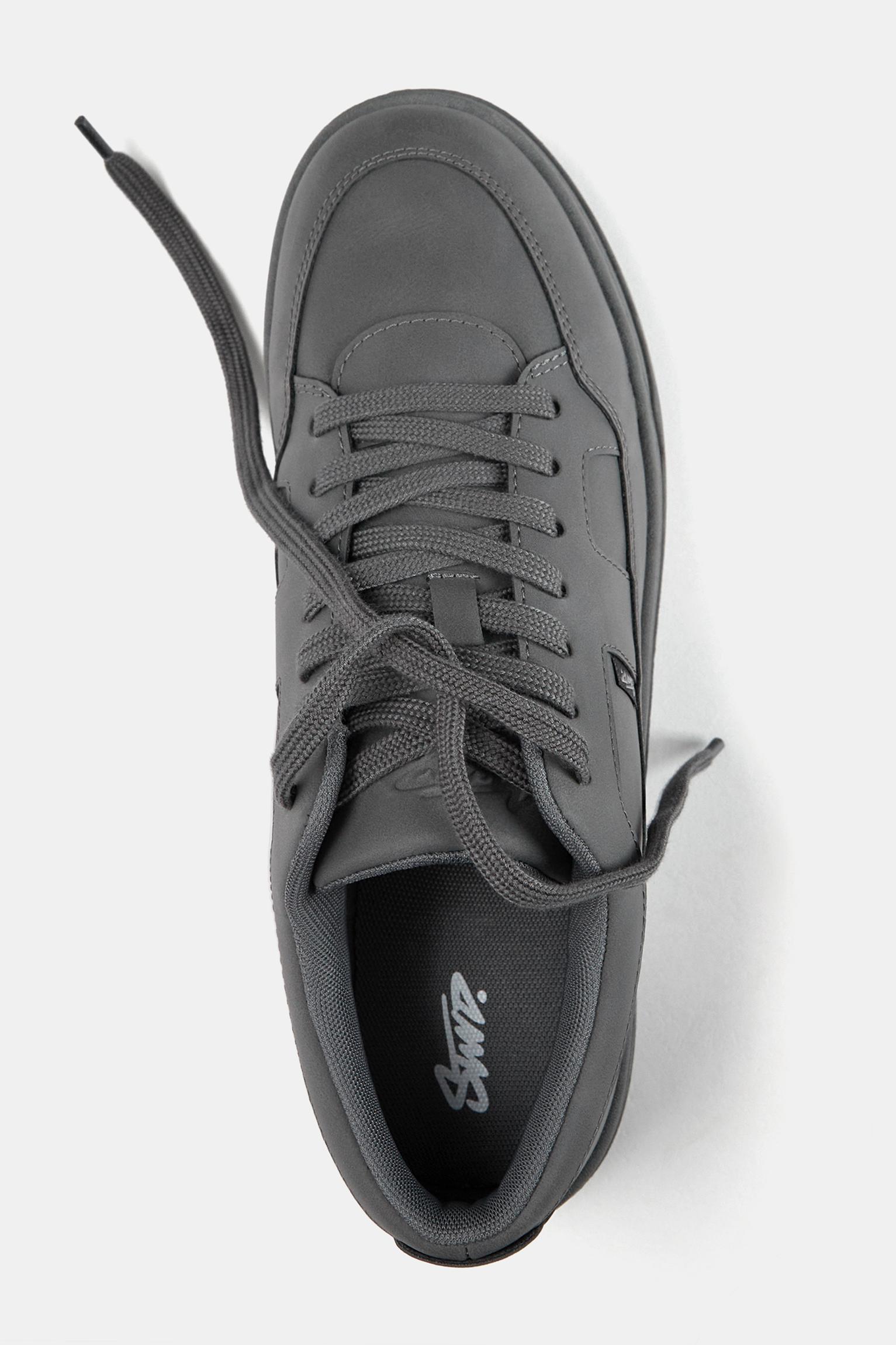 Chunky sole sneakers Product Image