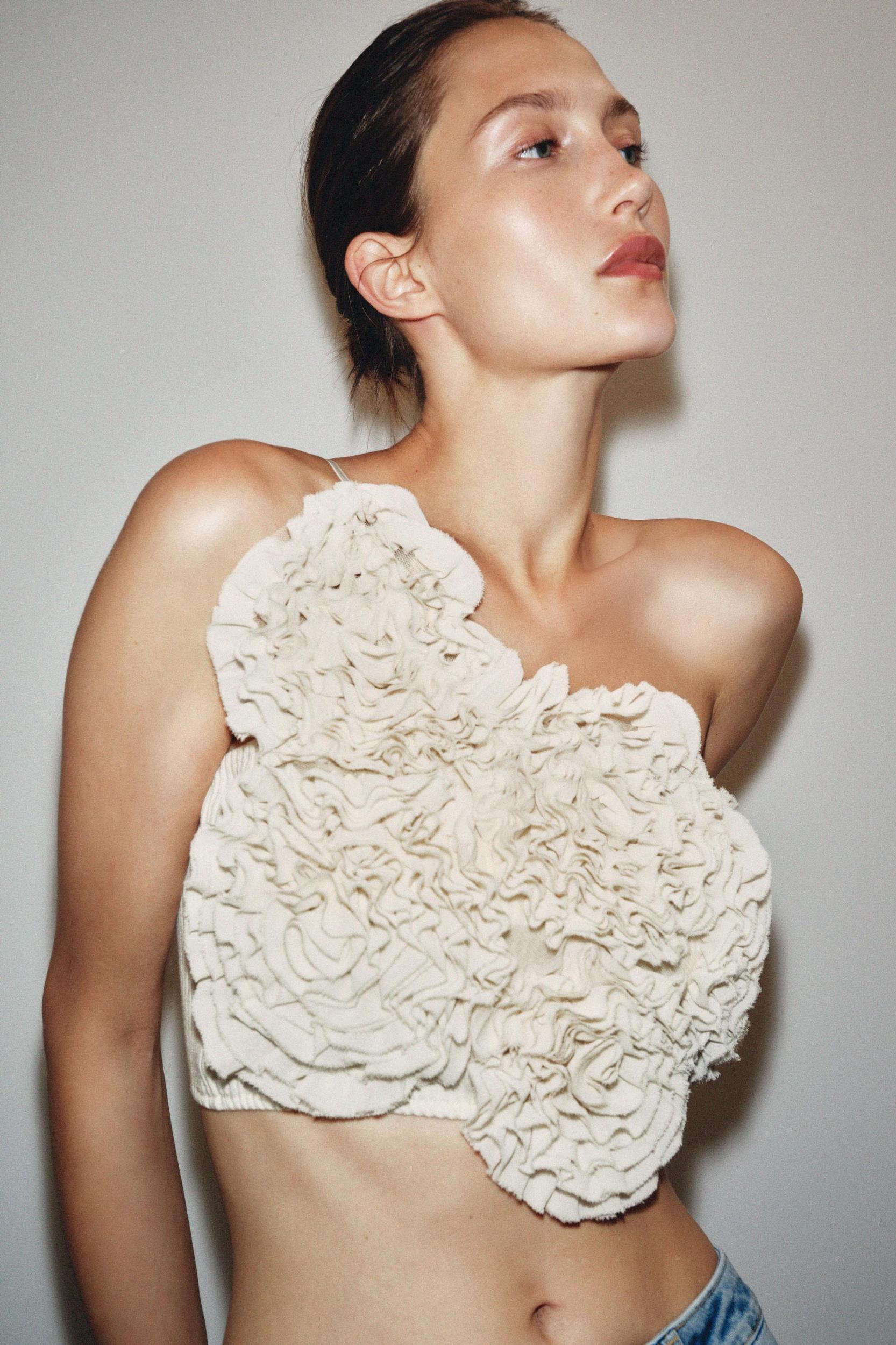 FLOWER CROP TOP Product Image