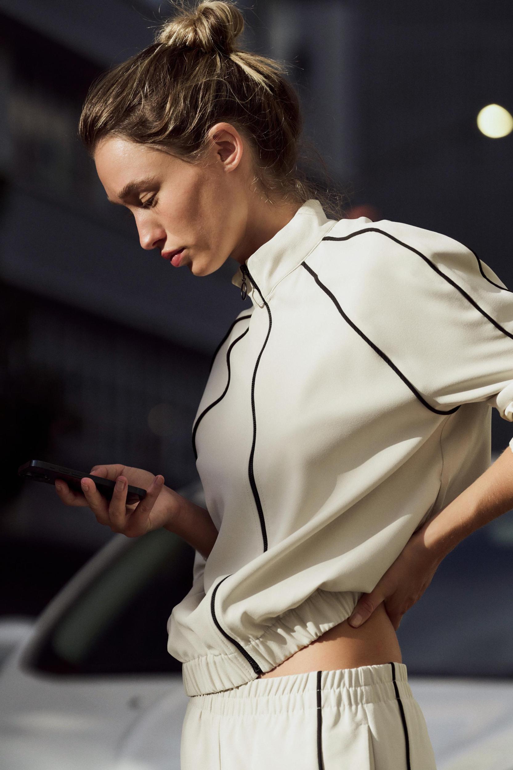 CONTRASTING PIPED TRIM WIDE-LEG PANTS Product Image