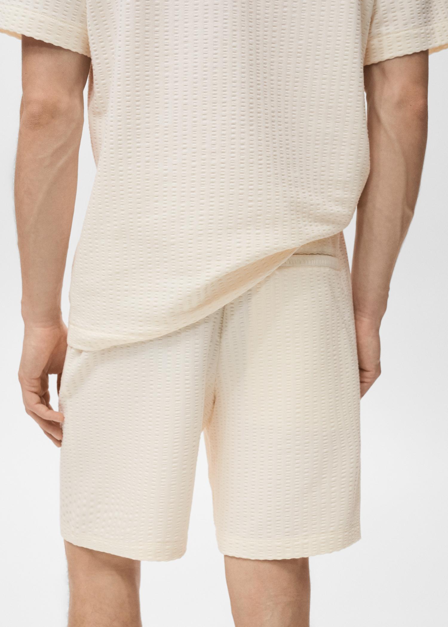 Cotton seersucker bermuda shorts with drawstring - Men | MANGO USA Product Image
