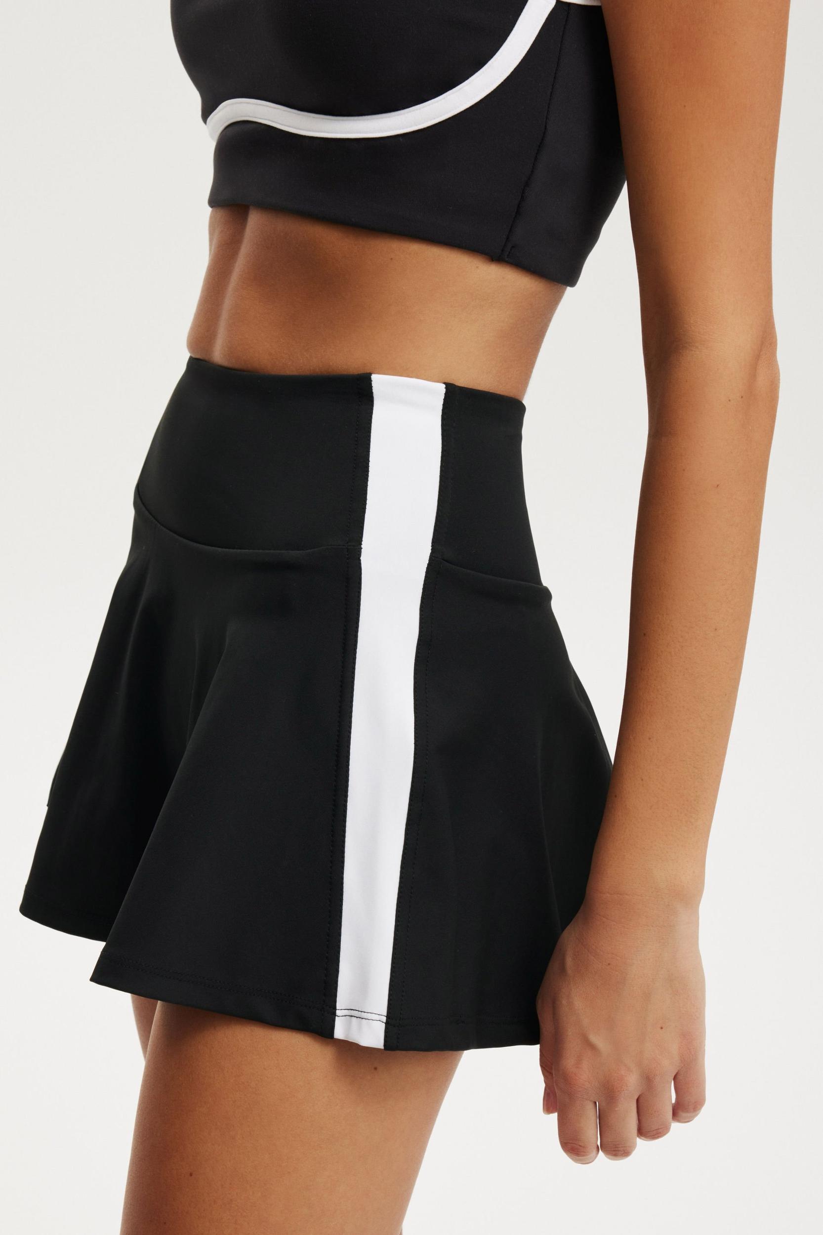 Round Out Lifestyle Skirt Product Image