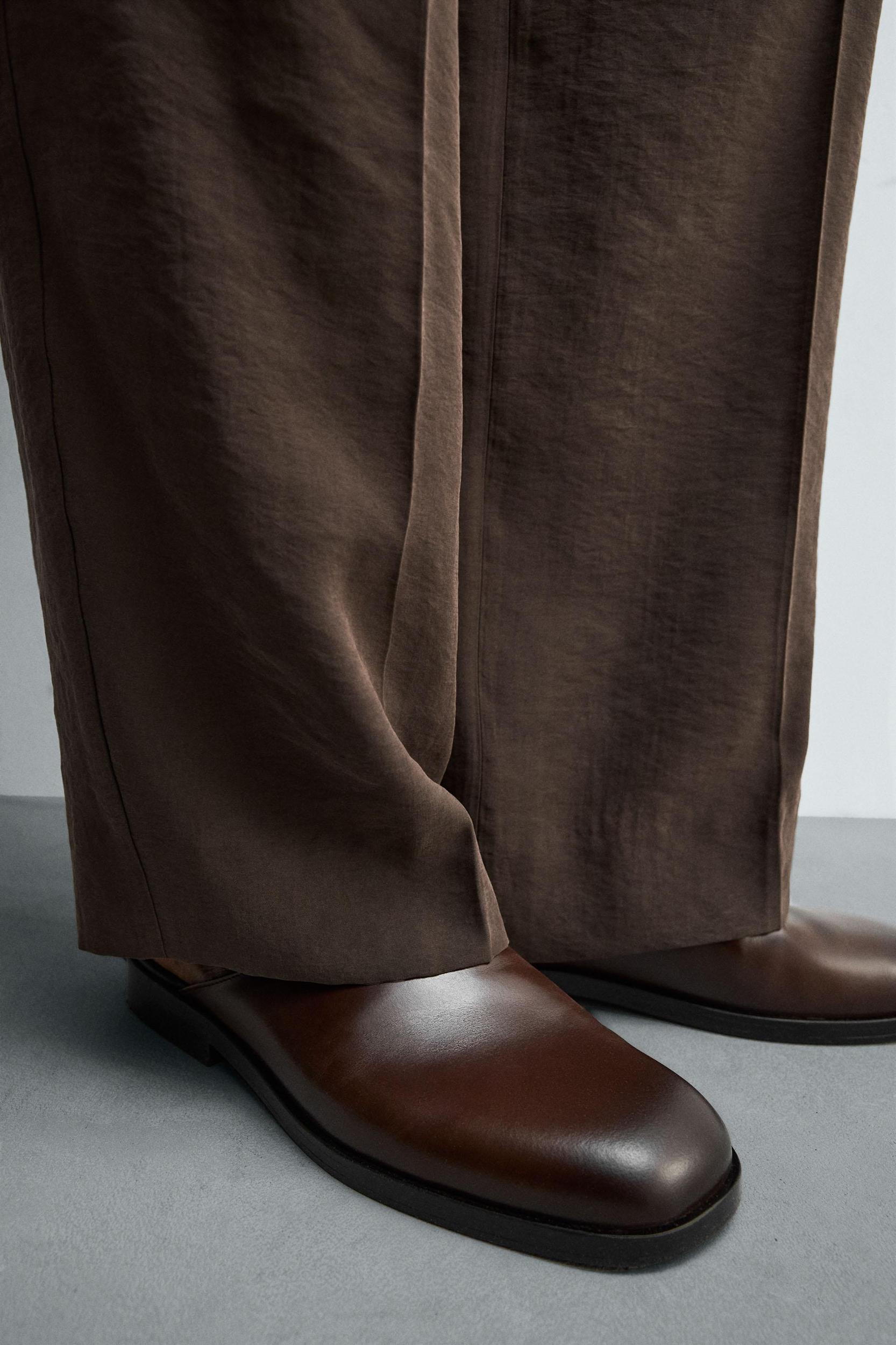 LEATHER CLOGS Product Image