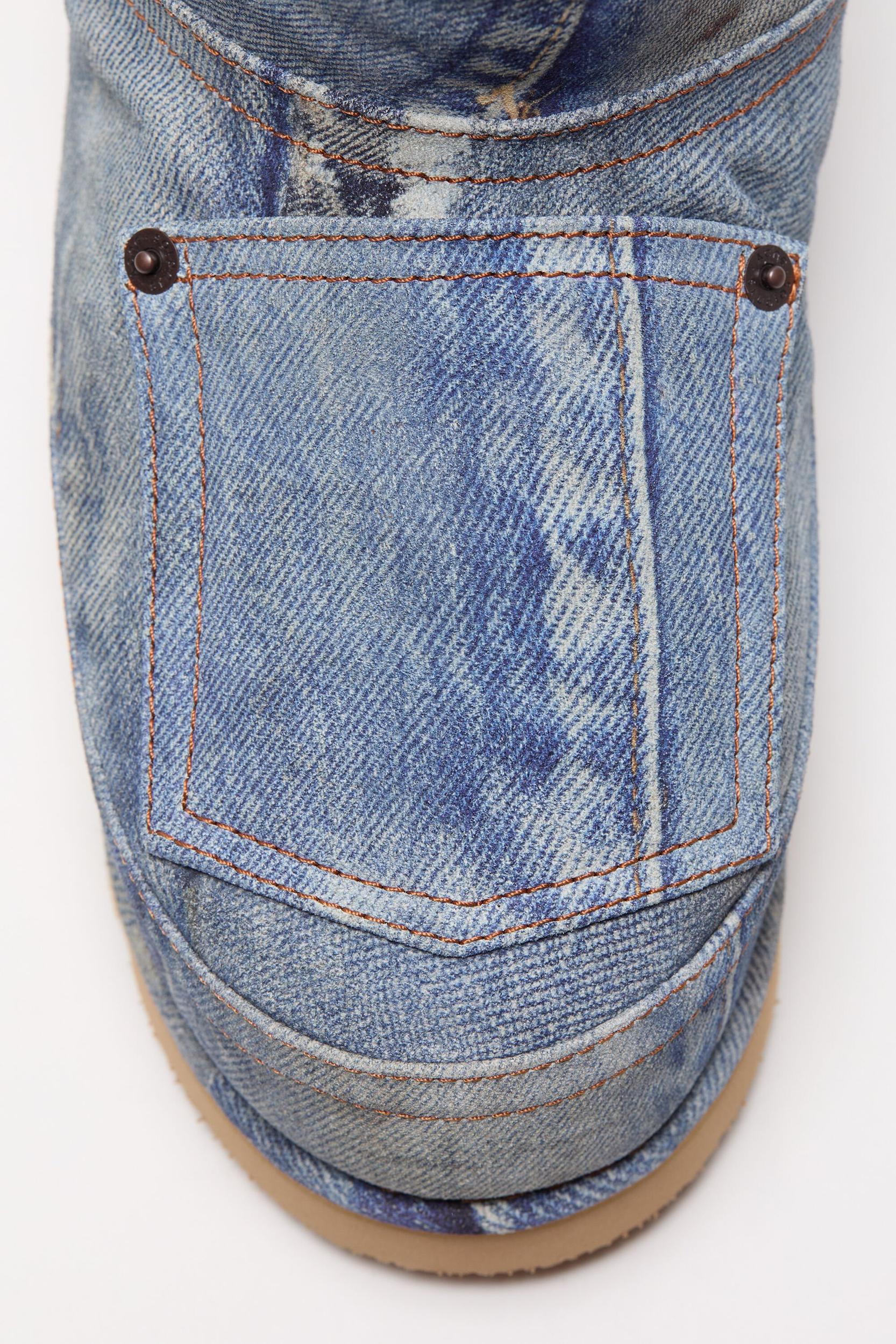 Low boots printed leather Product Image