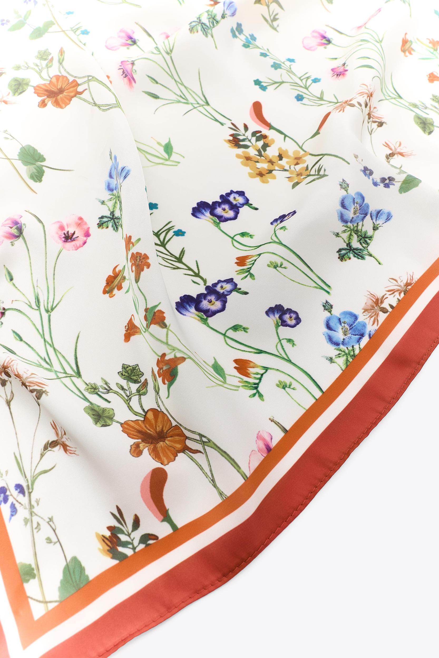 CONTRAST FLORAL PRINT SCARF Product Image