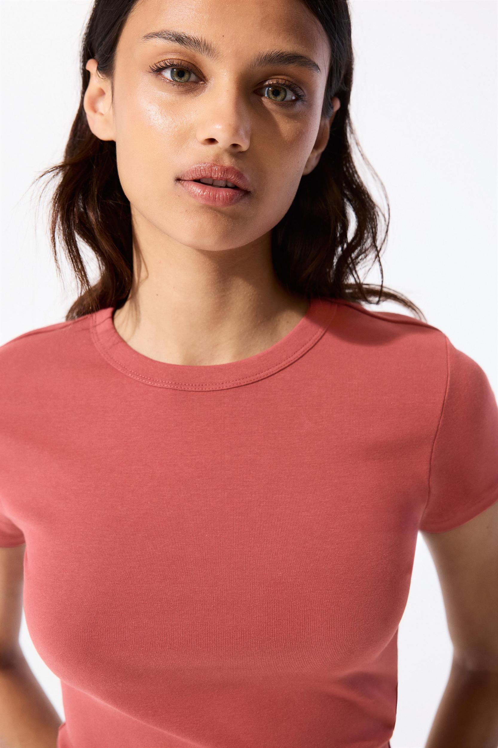 Basic fitted T-shirt Product Image