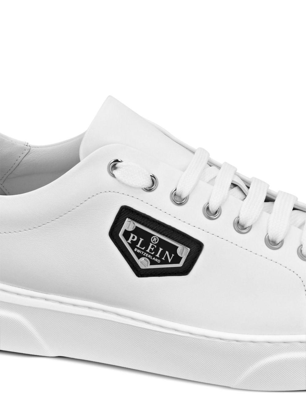 logo-plaque leather sneakers Product Image
