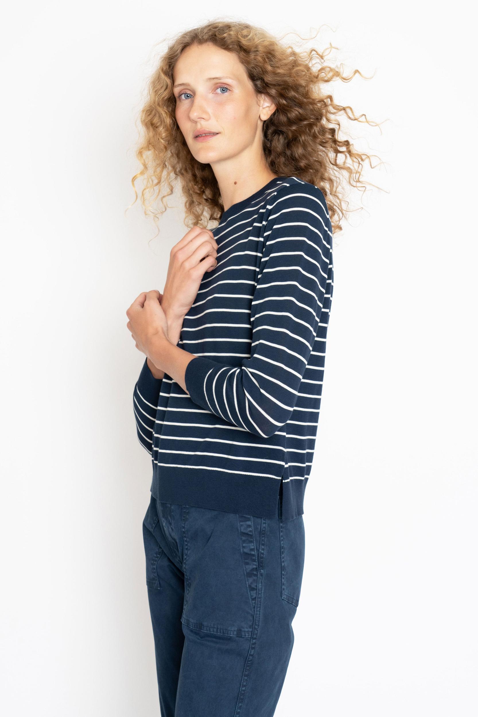The Larsen - Navy/Cream Female Product Image