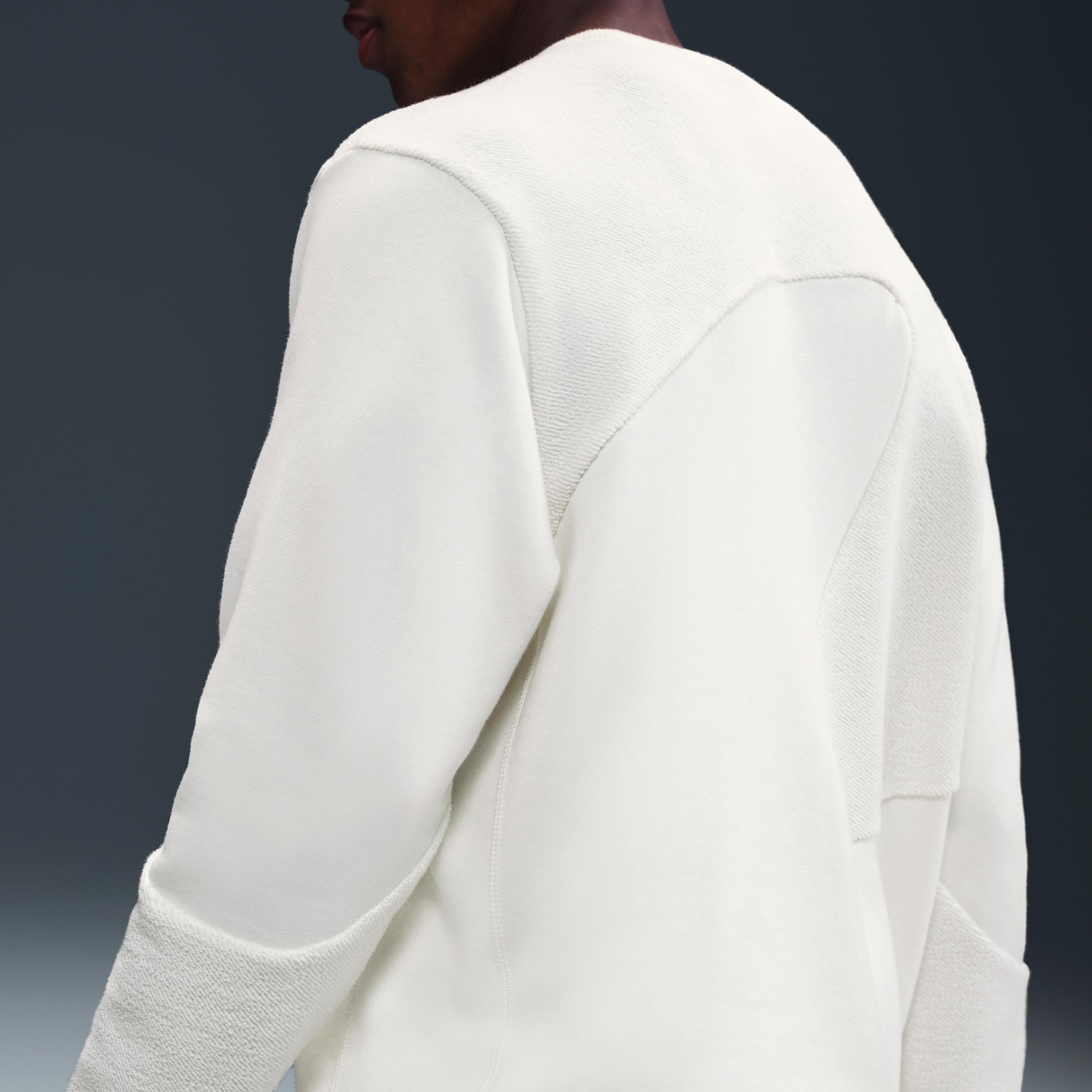 Nike Men's Giannis Standard Issue Basketball Crew Product Image