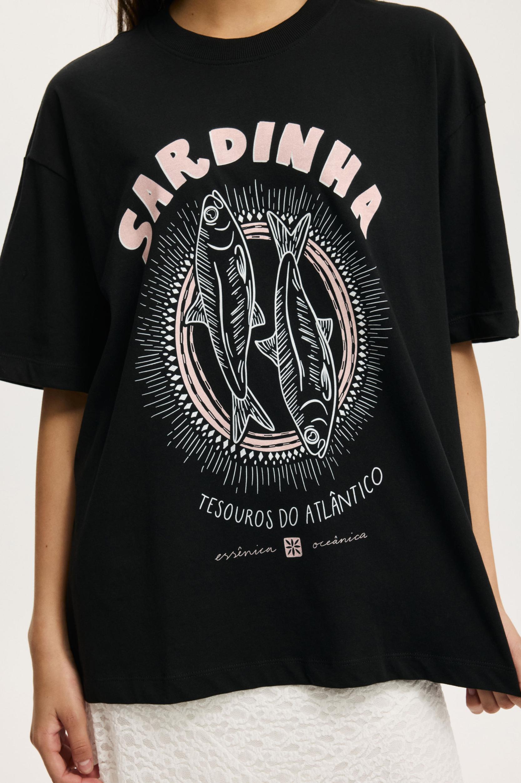 Boxy Graphic T-Shirt Product Image