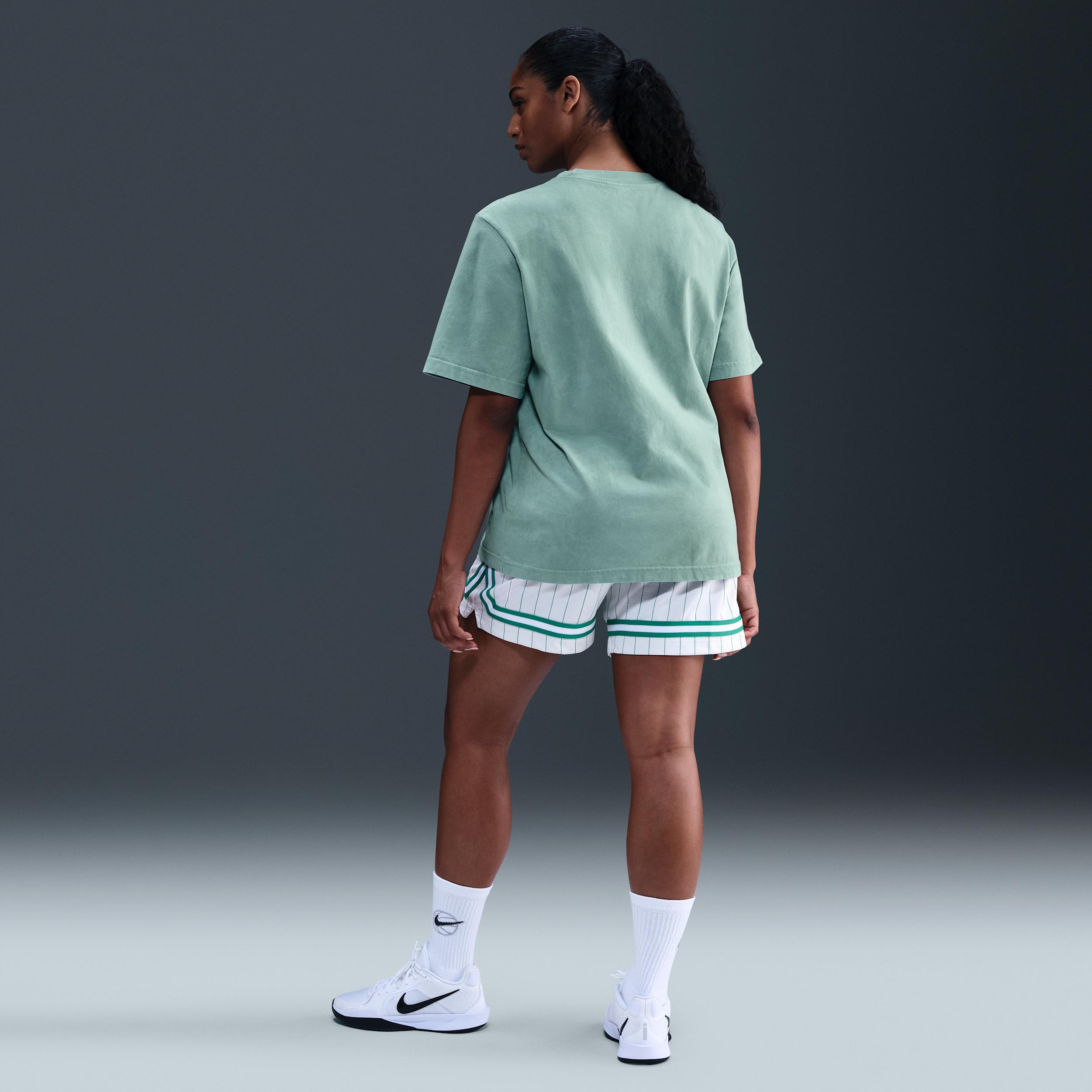 Nike Women's Loose Graphic Basketball T-Shirt Product Image