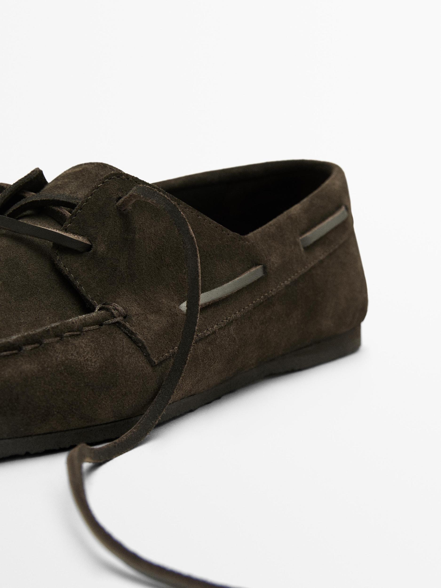 Soft split leather deck shoes Product Image