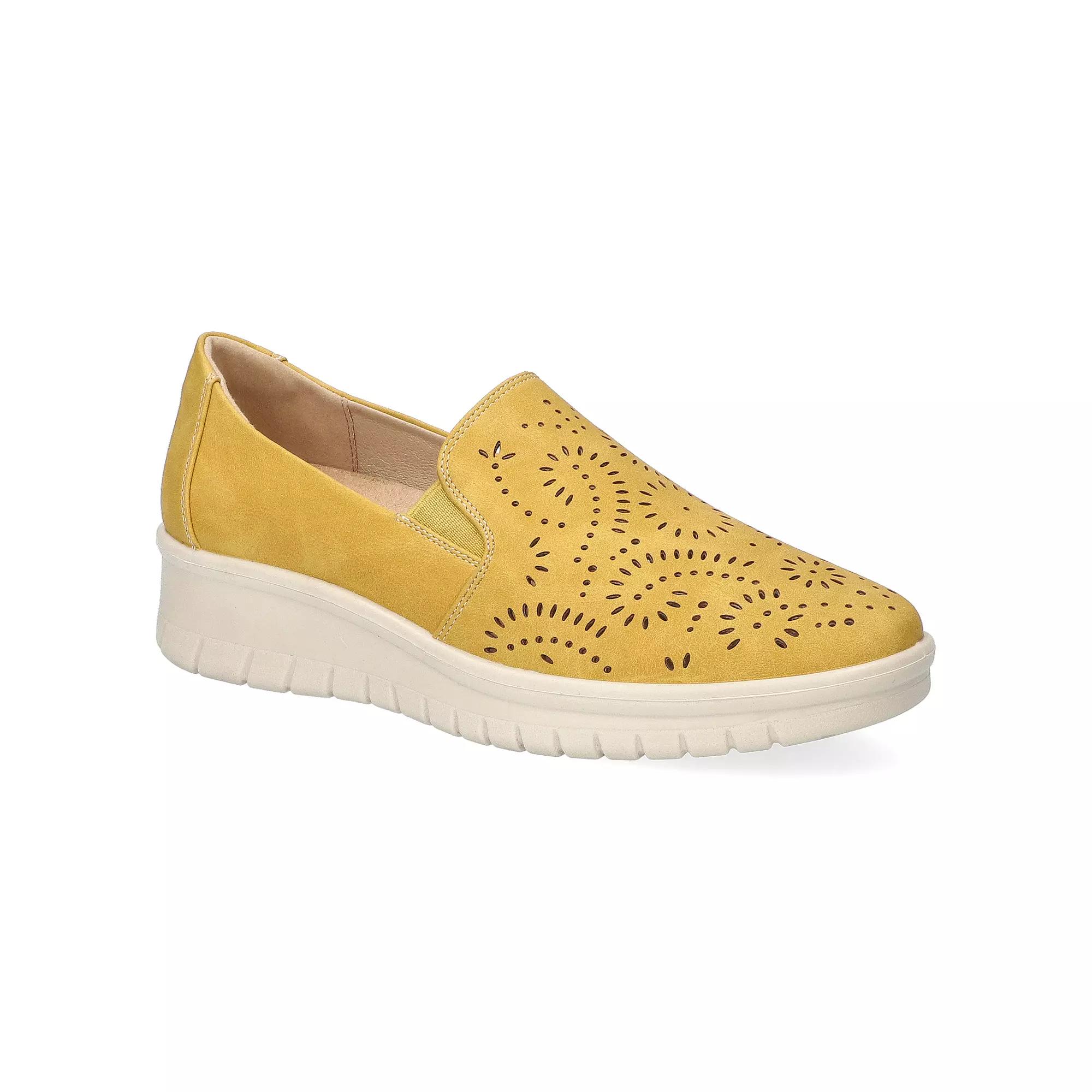 Ying by Easy Street Women's Comfort Flats,  Product Image
