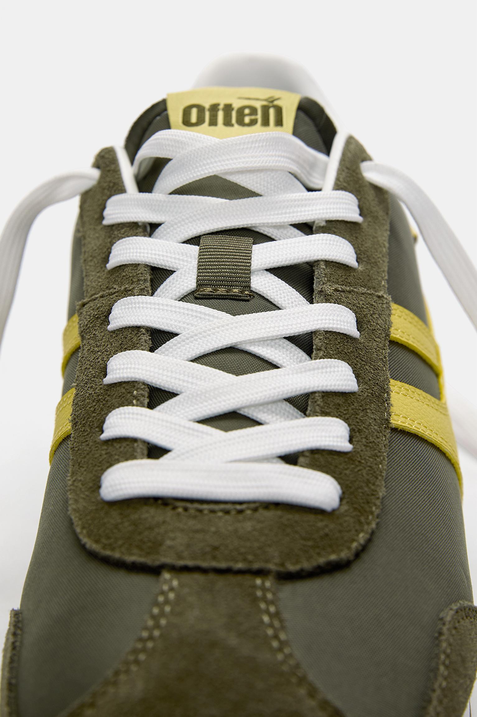 Retro sneakers Product Image