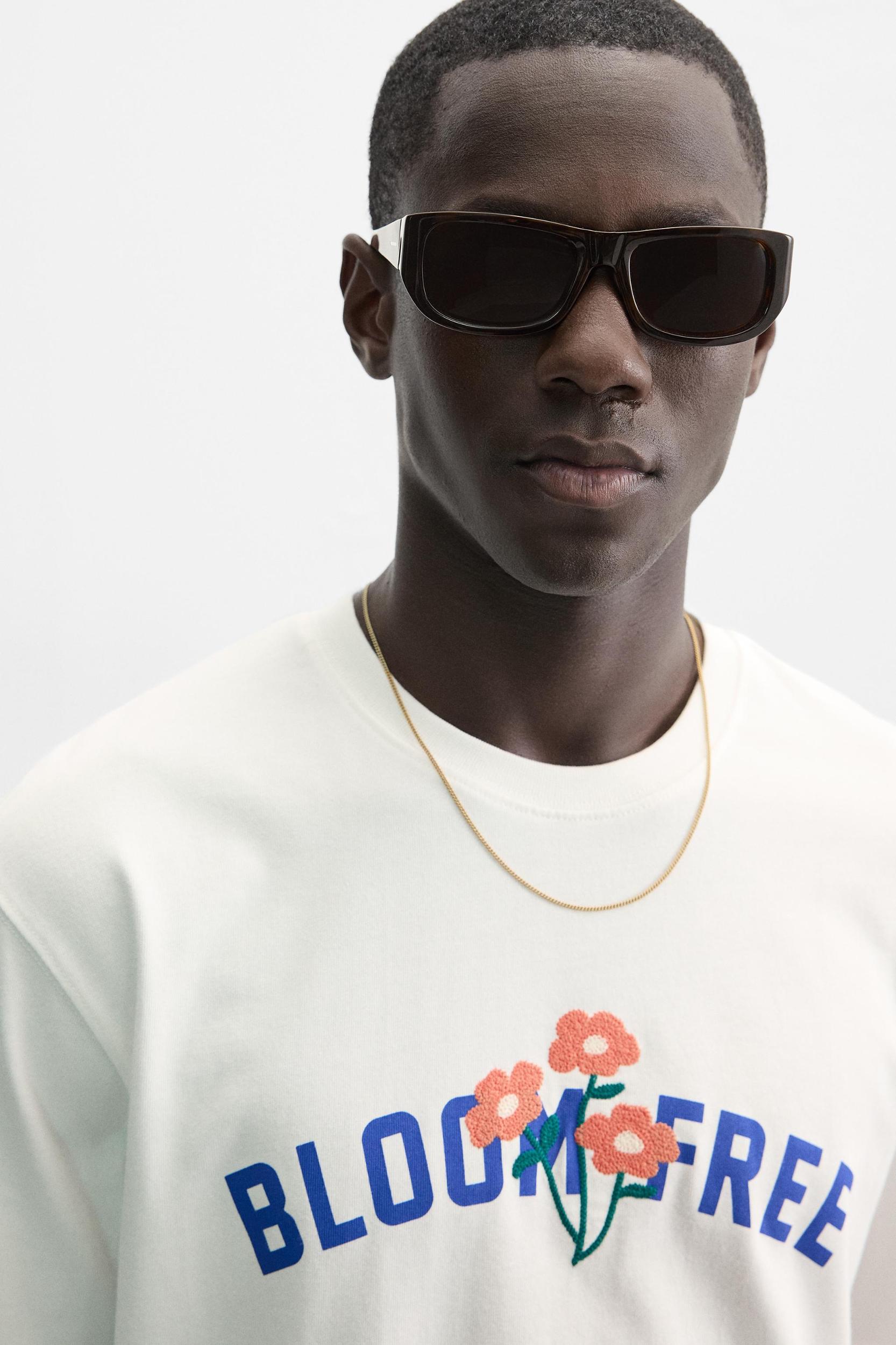 EMBROIDERED TEXT T-SHIRT Product Image