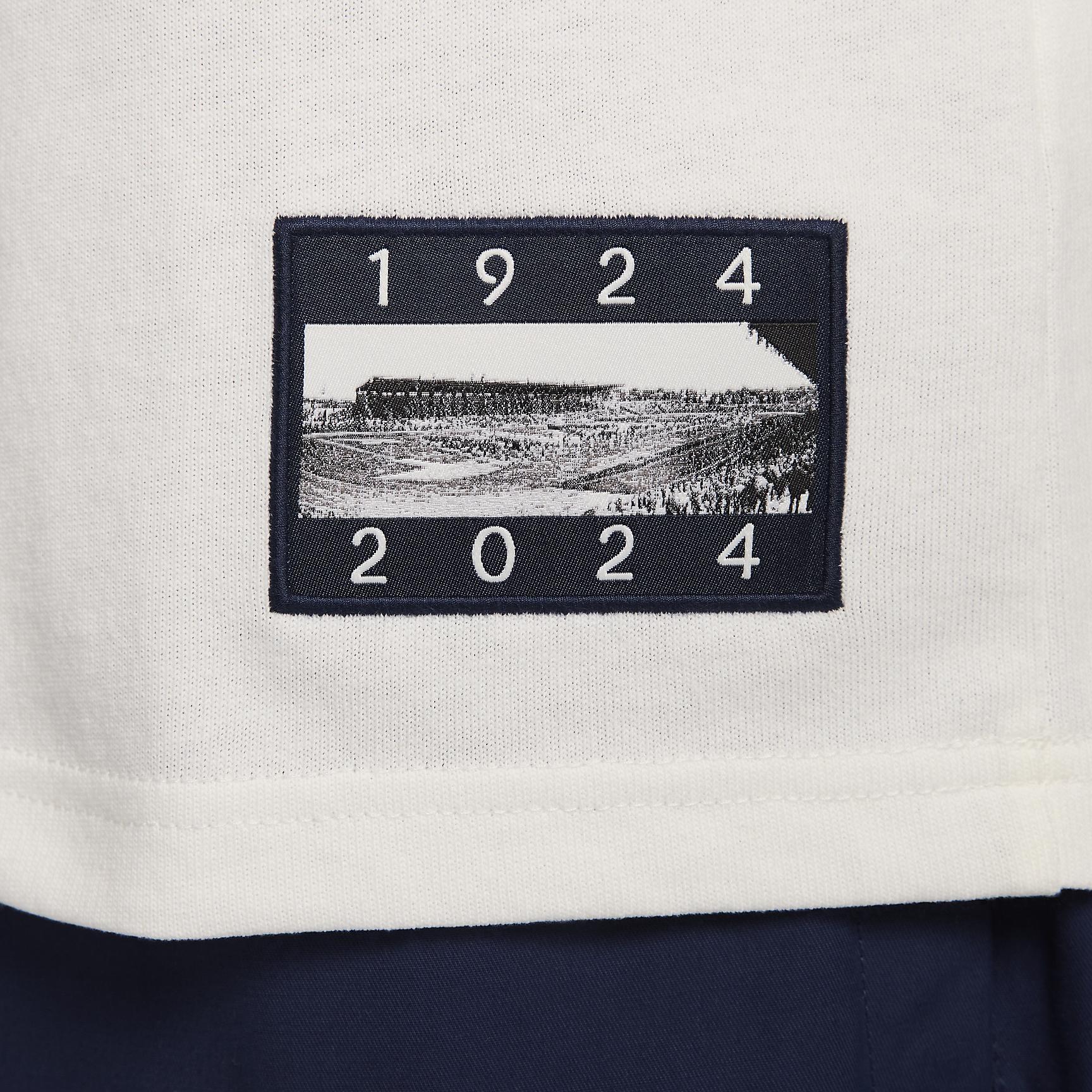 USA Premium Essential Men's Nike T-Shirt Product Image