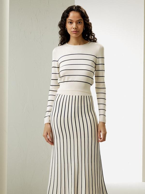 Cropped Silk-knitted Long Sleeve Tee Product Image