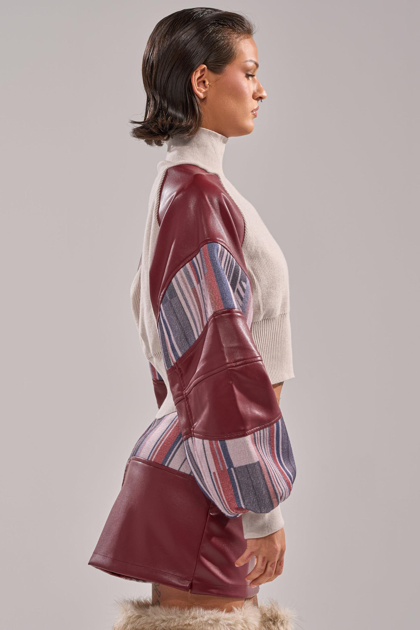 FEELING THE VIBES MINI SKIRT Product Image