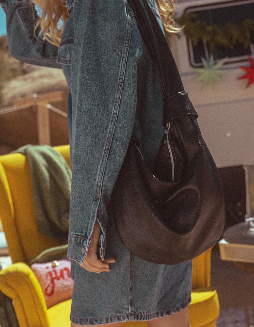 Knotted Slouchy Shoulder Bag - BLACK Product Image