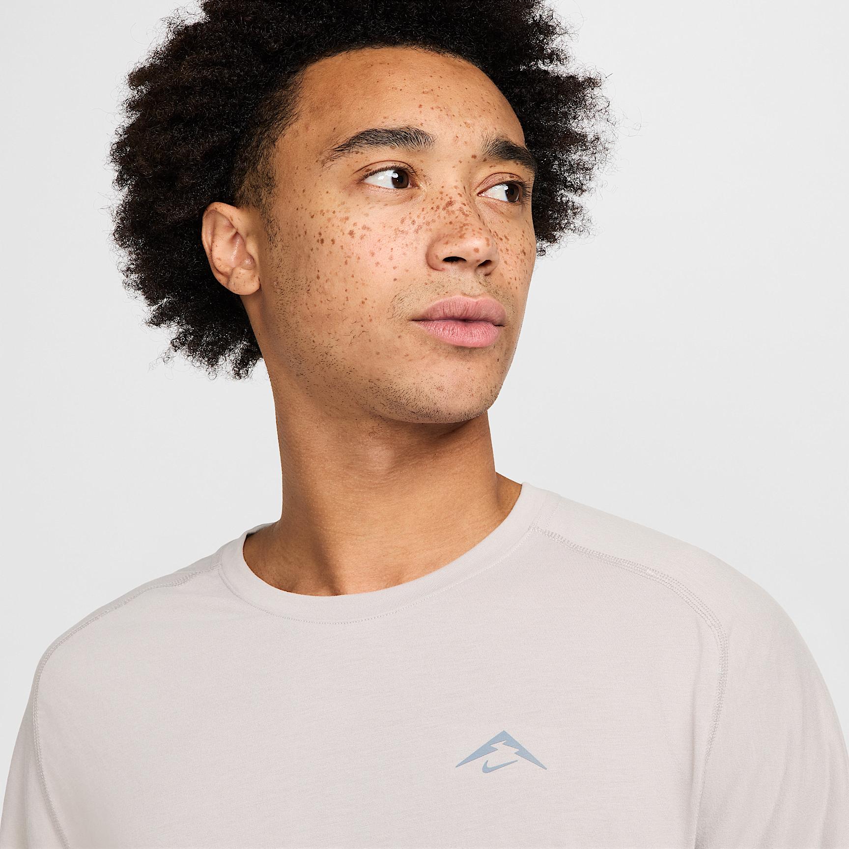 Nike Men's Solar Chase Dri-FIT ADV Short-Sleeve Running Top Product Image