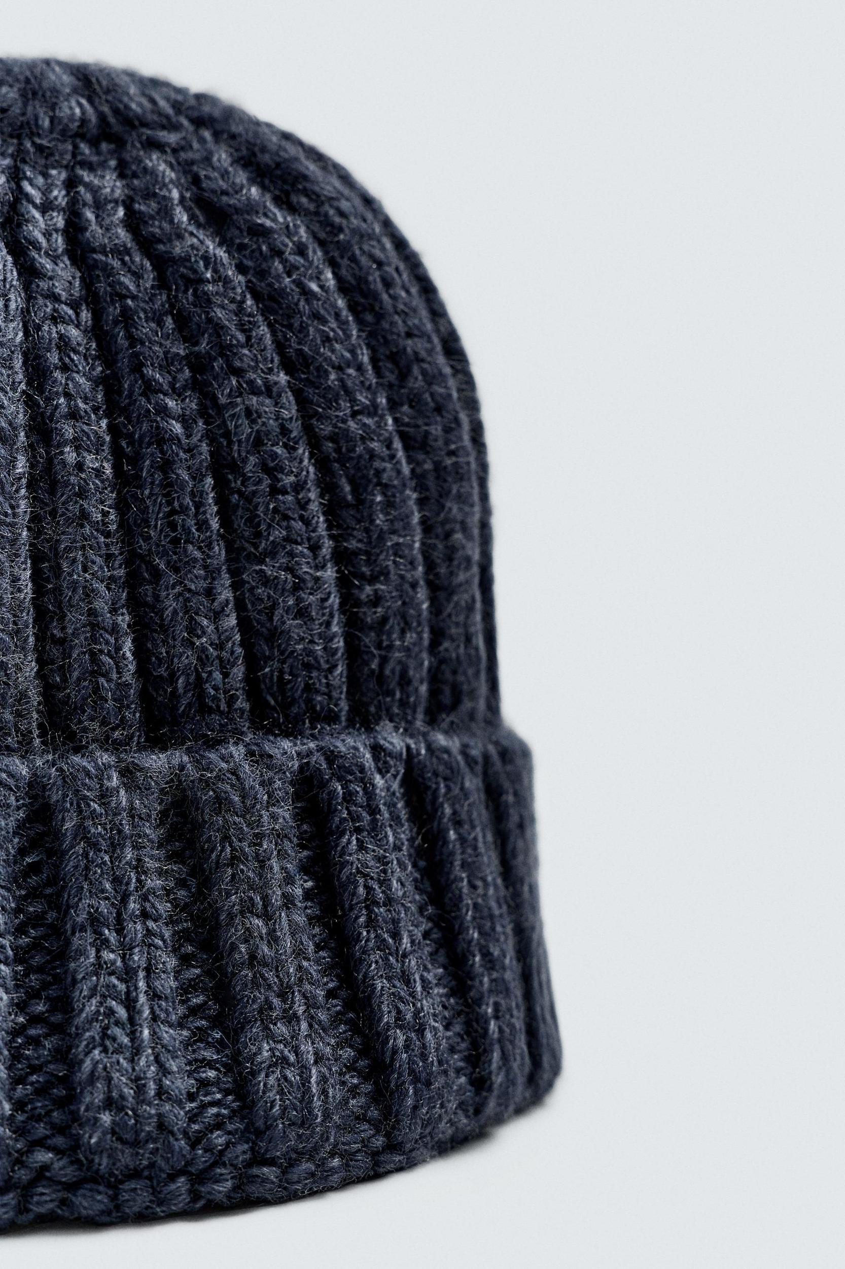 RIBBED BEANIE Product Image