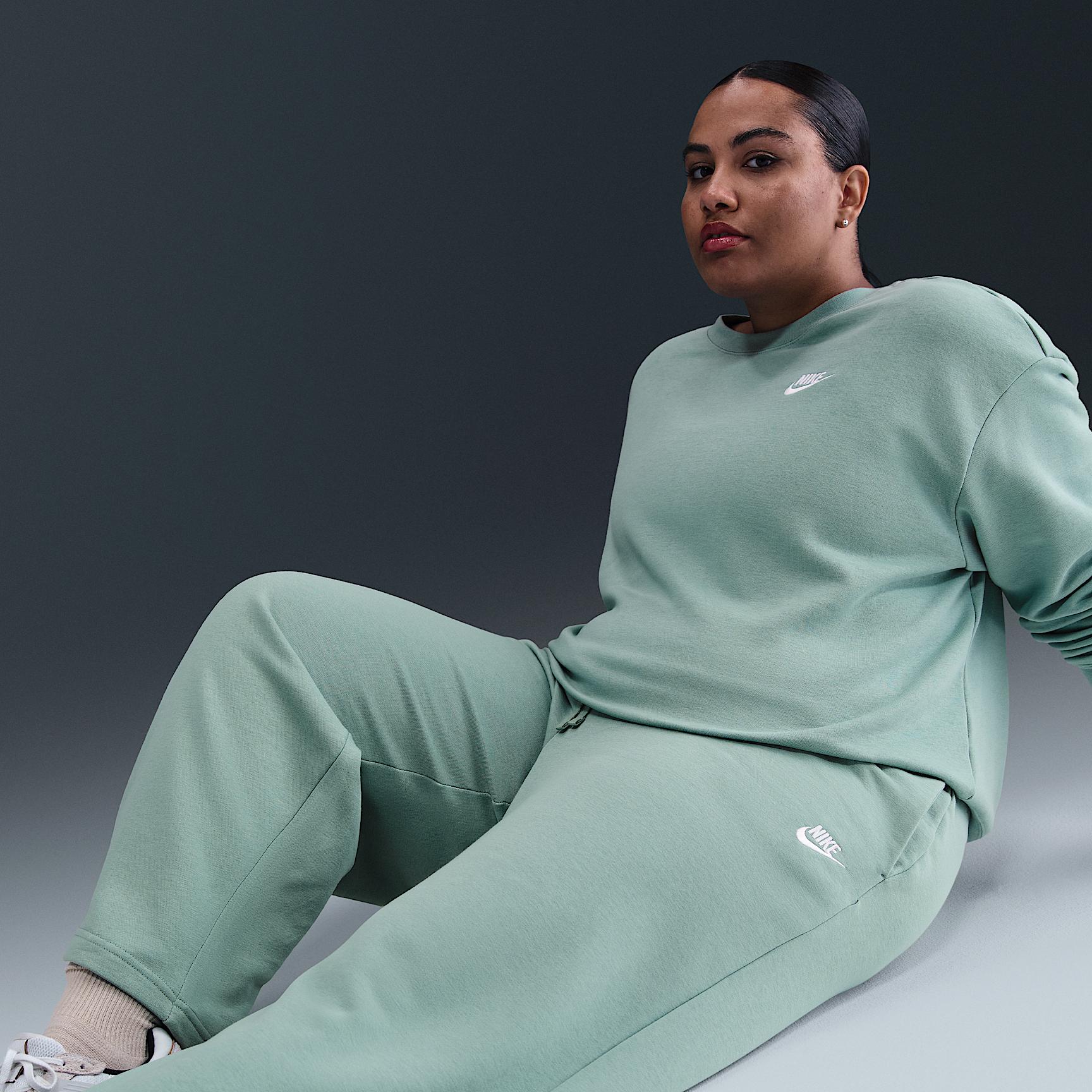 Nike Sportswear Club Fleece Women's Mid-Rise Wide-Leg Sweatpants (Plus Size) Product Image