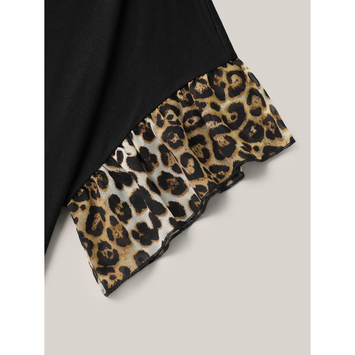 Plus Size Leopard Pattern Spliced Fitted T-Shirt Black Women Casual Gathered V-neck Everyday T-shirts BloomChic 30/6X Product Image