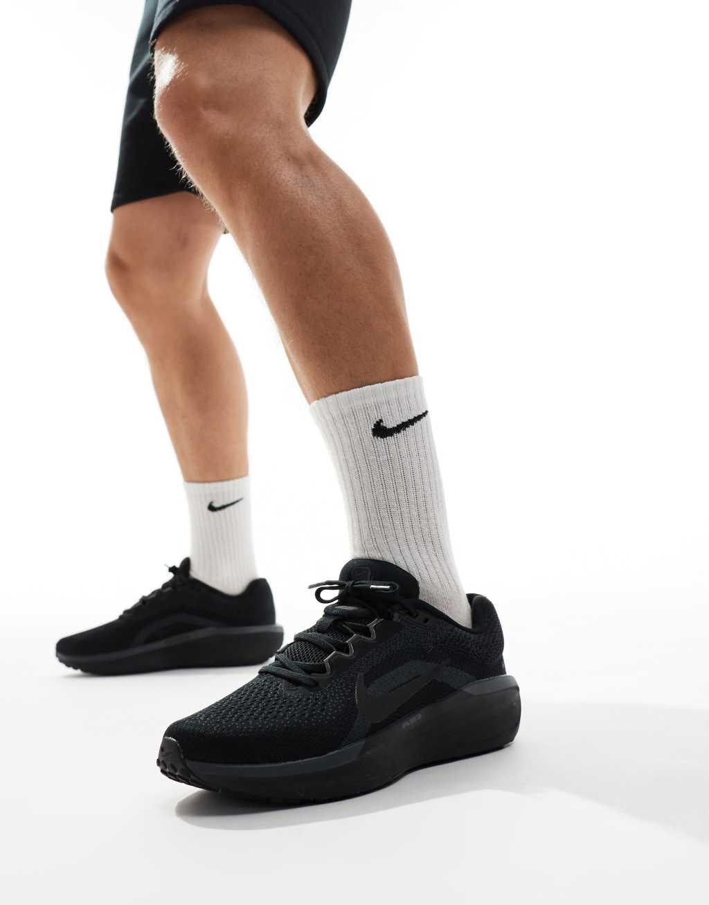 Nike Running Winflo 11 sneakers in black Product Image