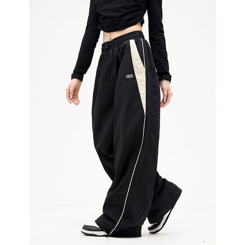 Low Waist Color-Block Loose-Fit Wide-Leg Sweatpants Product Image