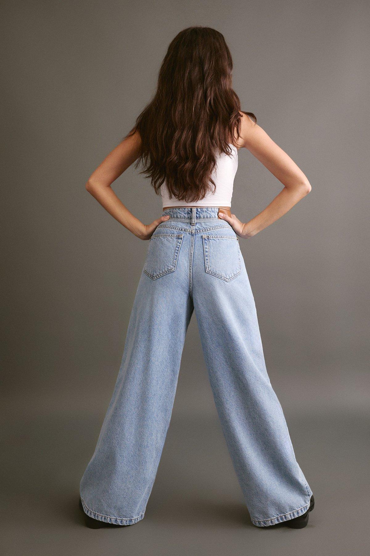 The Belted Wide Leg Jeans Product Image