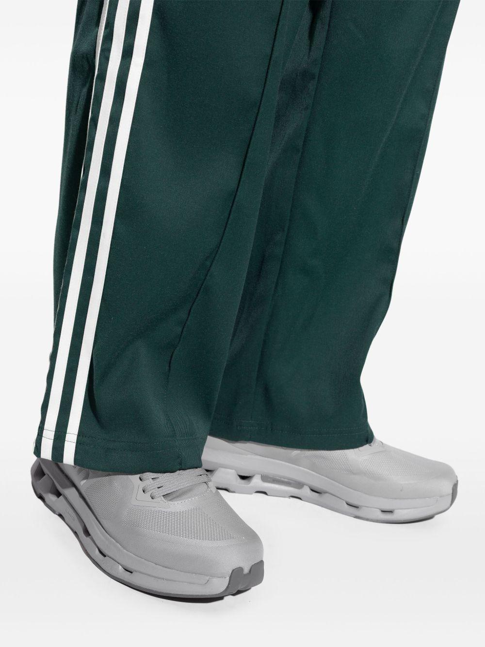 logo-print trainers Product Image