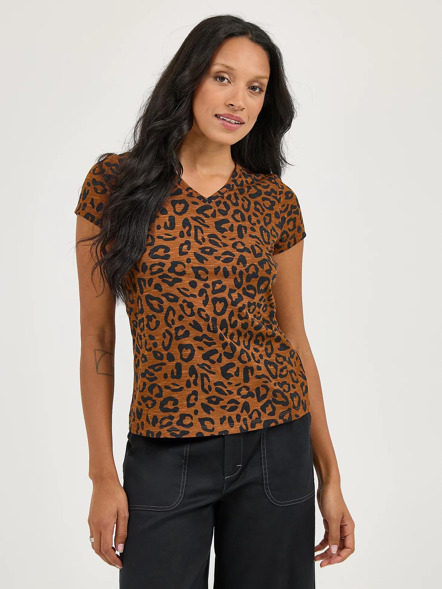 Women's Basic V-Neck Print Tee | Women's Tops & Tees | Lee® Product Image