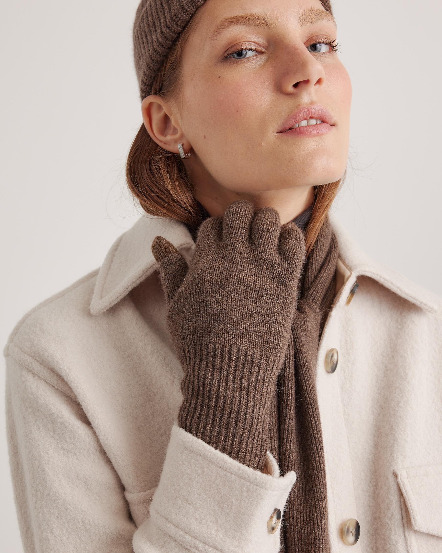 Quince | Women's Mongolian Cashmere Gloves Product Image