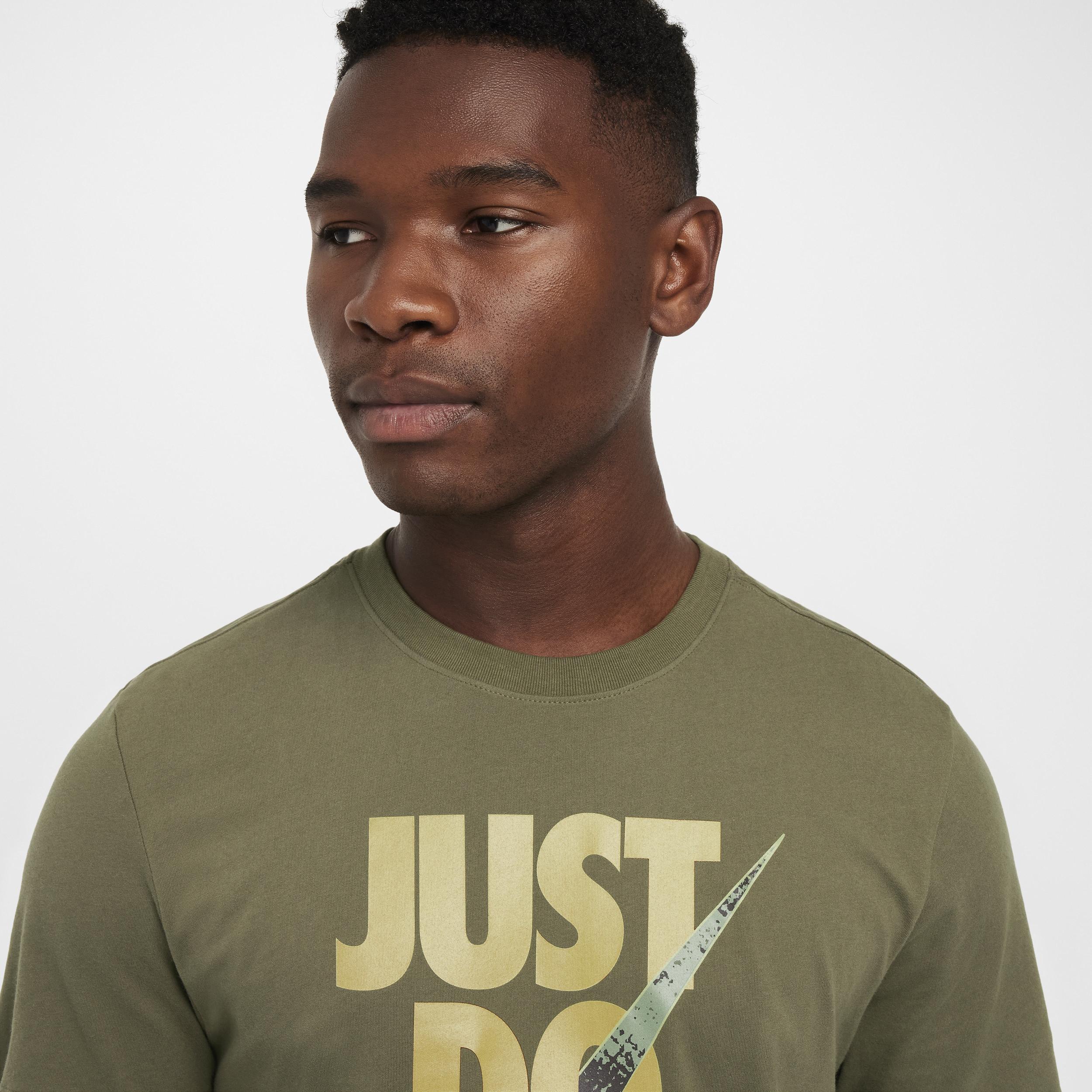 Nike Men's Dri-FIT Short-Sleeve Fitness T-Shirt Product Image