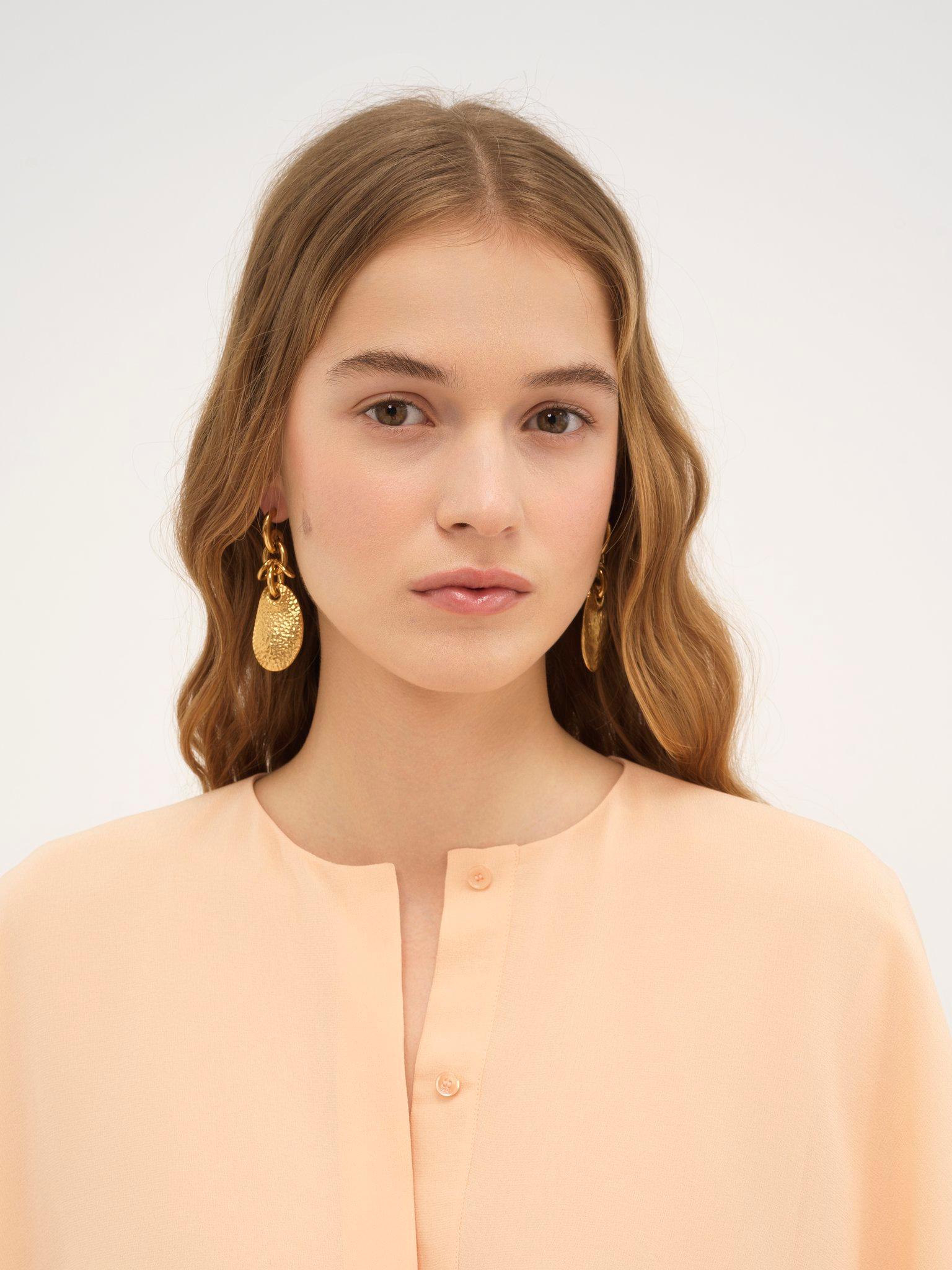 The Chloé Petal earrings Product Image