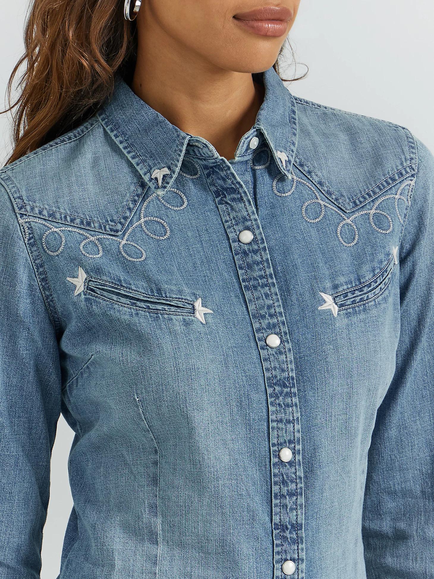 Women's Lasso Embroidered Cowboy Snap Shirt in Light Wash Product Image