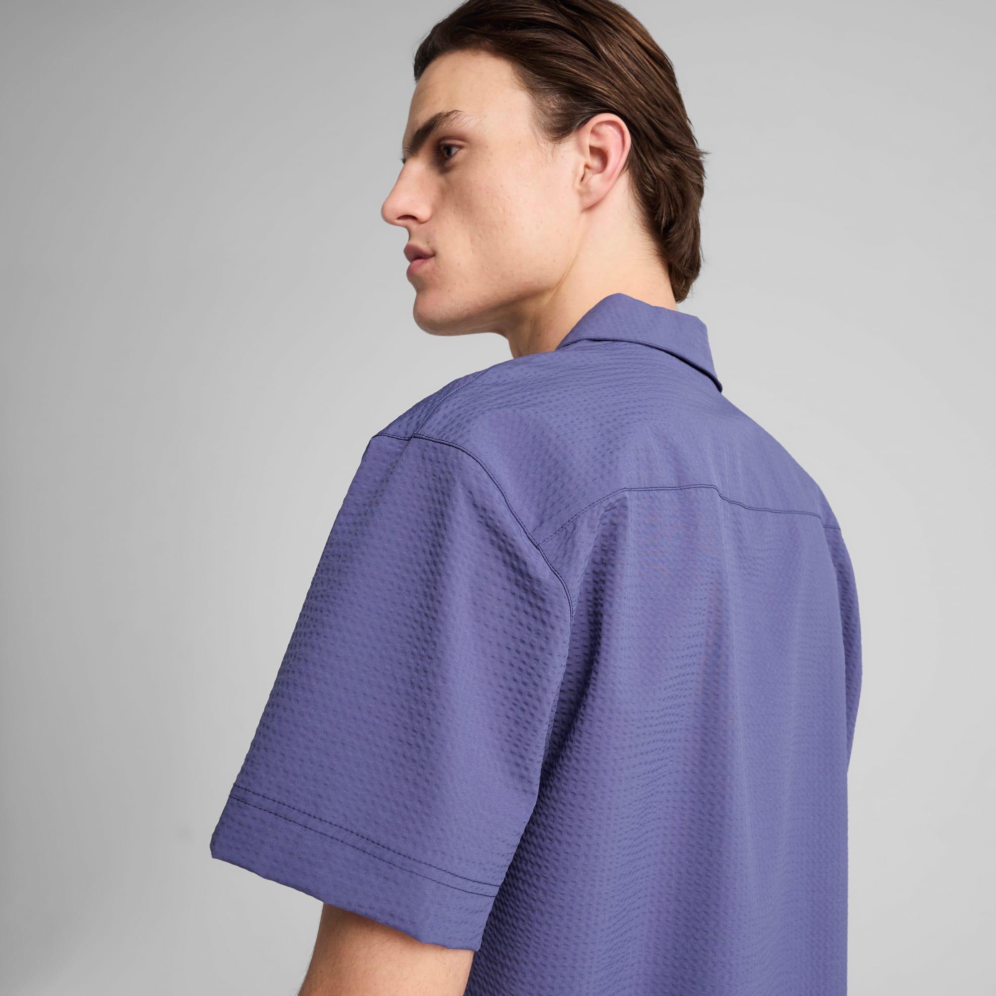 WARDROBE ESSENTIALS Men's Seersucker Relaxed Shirt Product Image