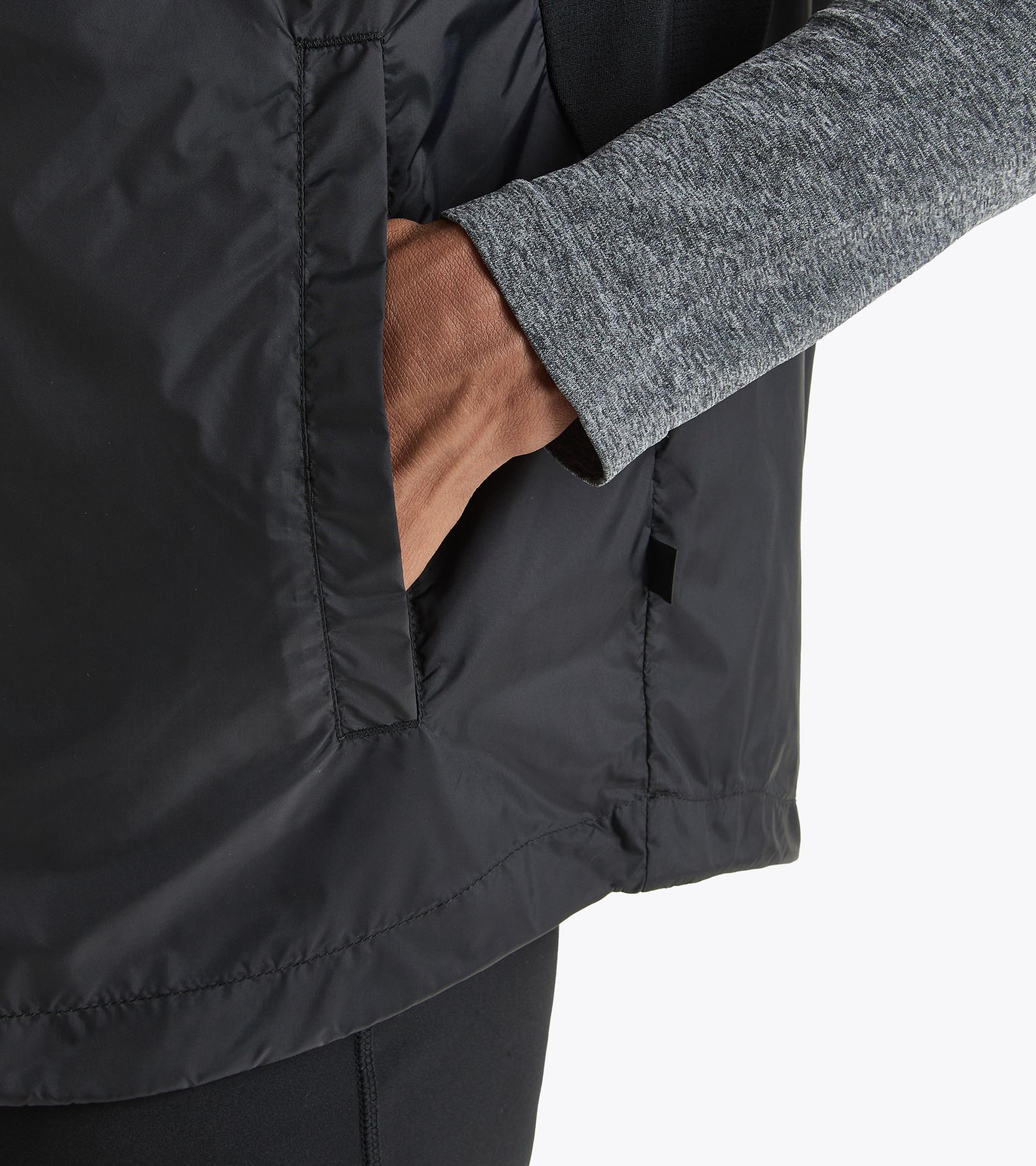 PACKABLE VEST Product Image