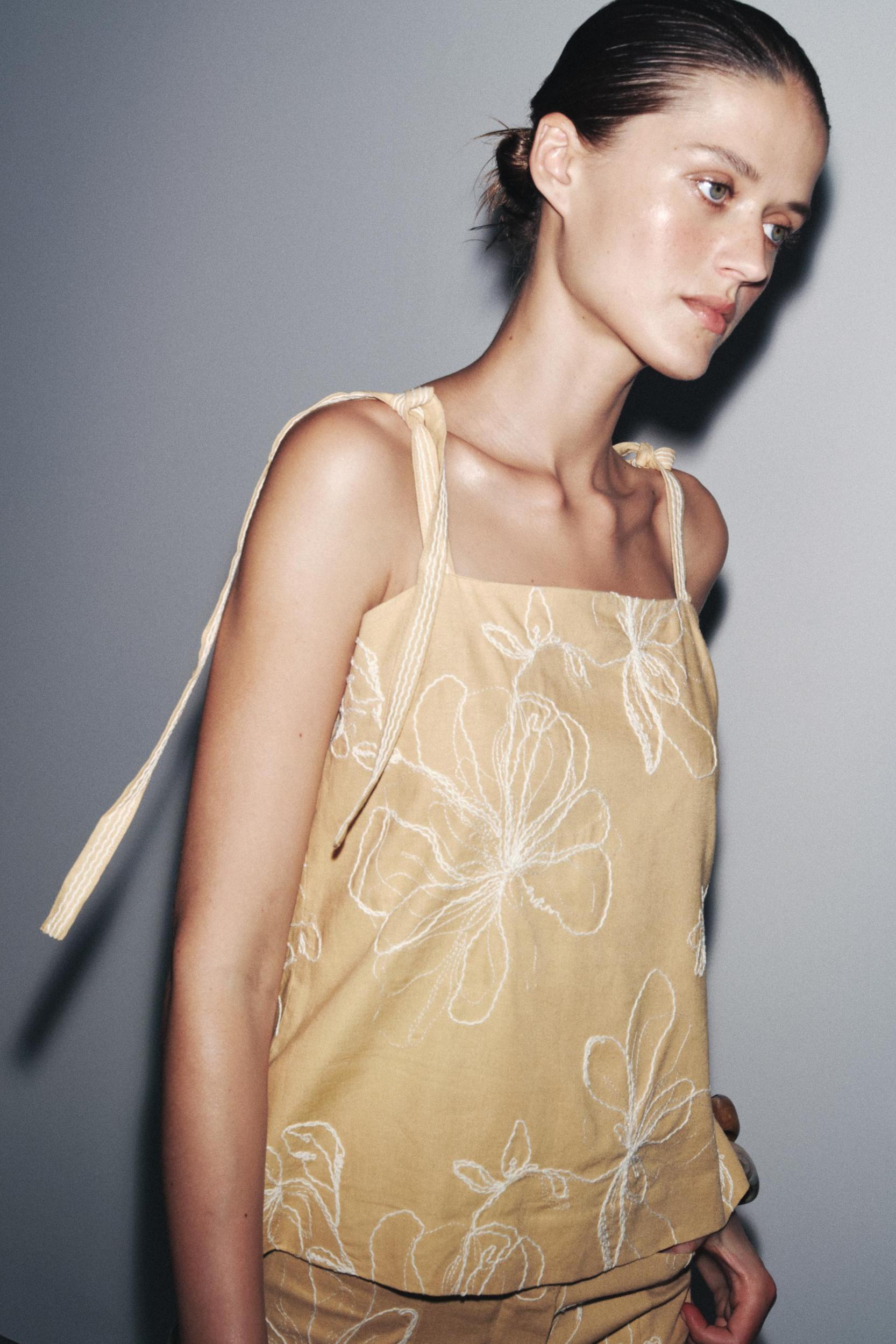 ZW COLLECTION EMBROIDERED TOP Product Image