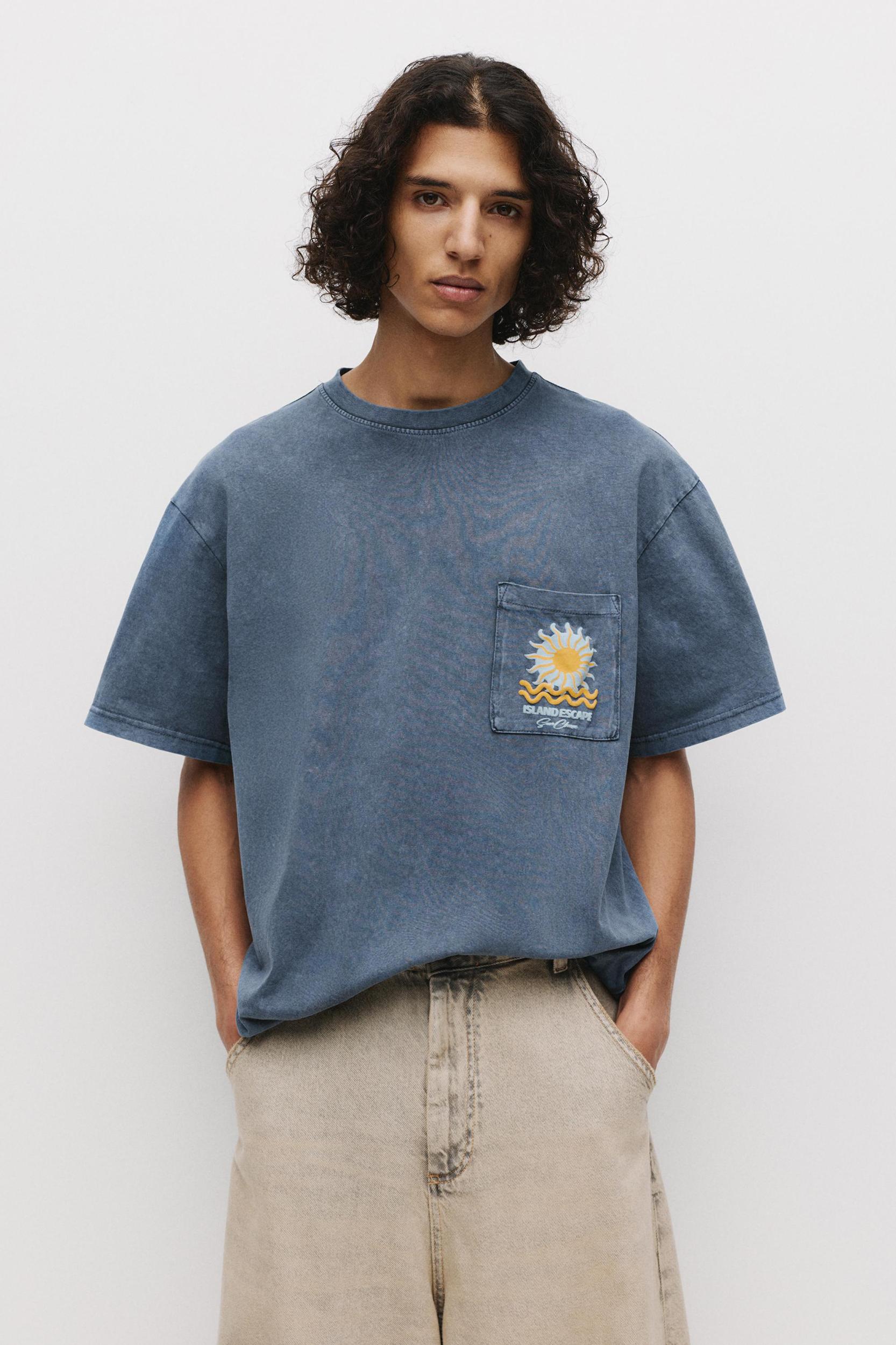 T-shirt with sun pocket Product Image